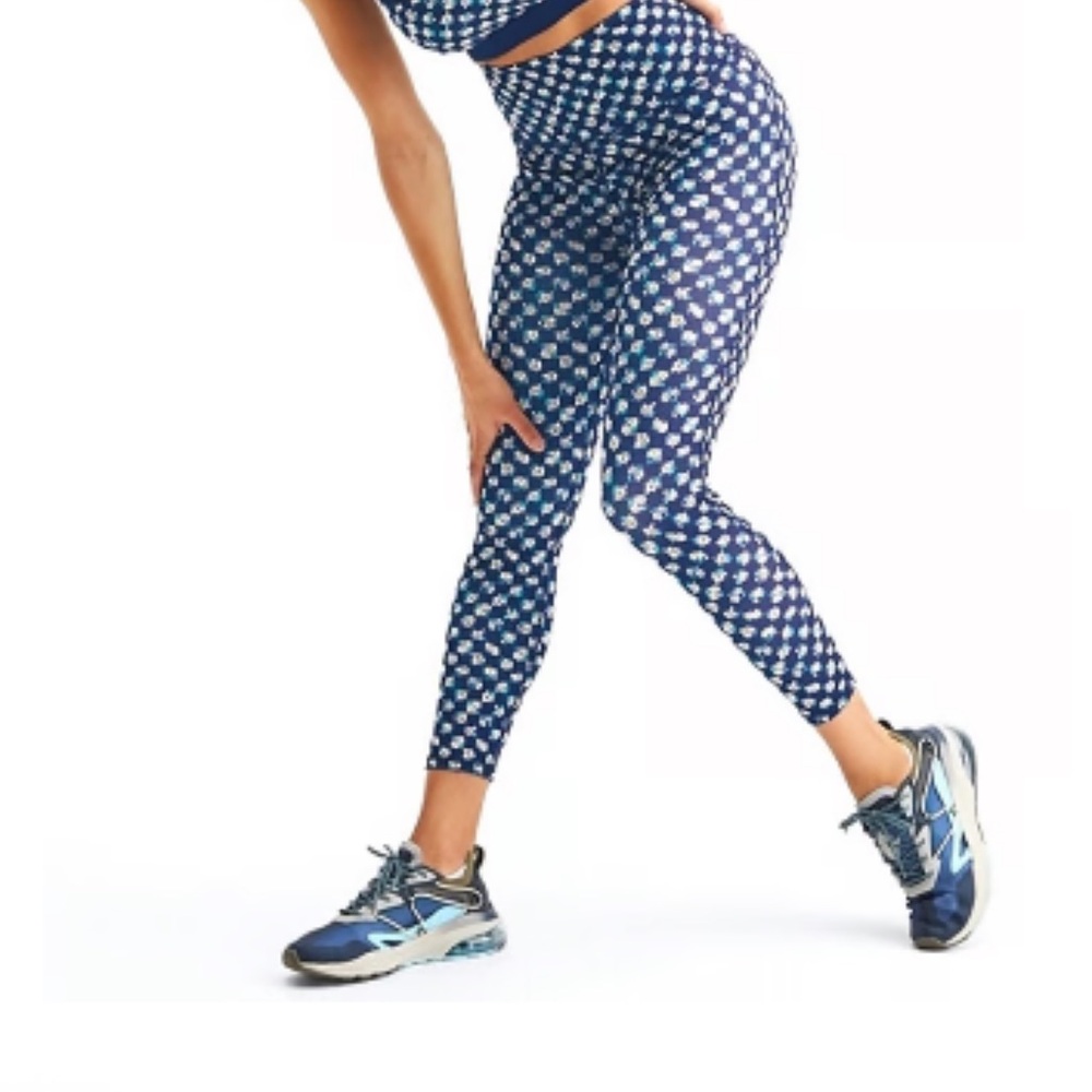 Fabletics Ultra High waisted Pureluxe 7/8 leggings size large
